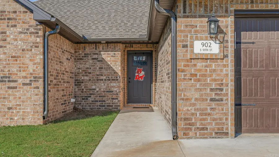 902 S 59th Street, Paragould, AR 72450 - #3