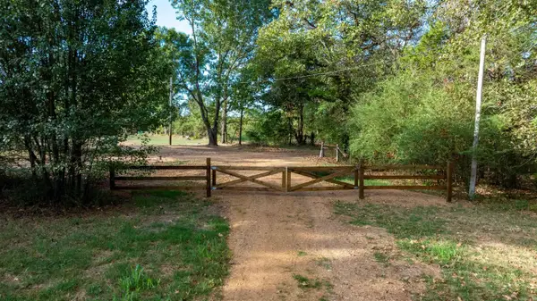 Pear Orchard Dr, Batesville, AR 72501