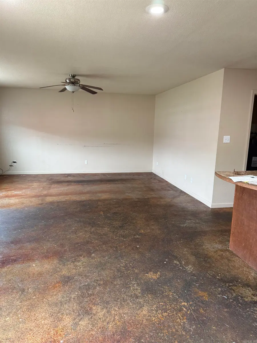 406 Allyson Dr., Paragould, AR 72450 - #3