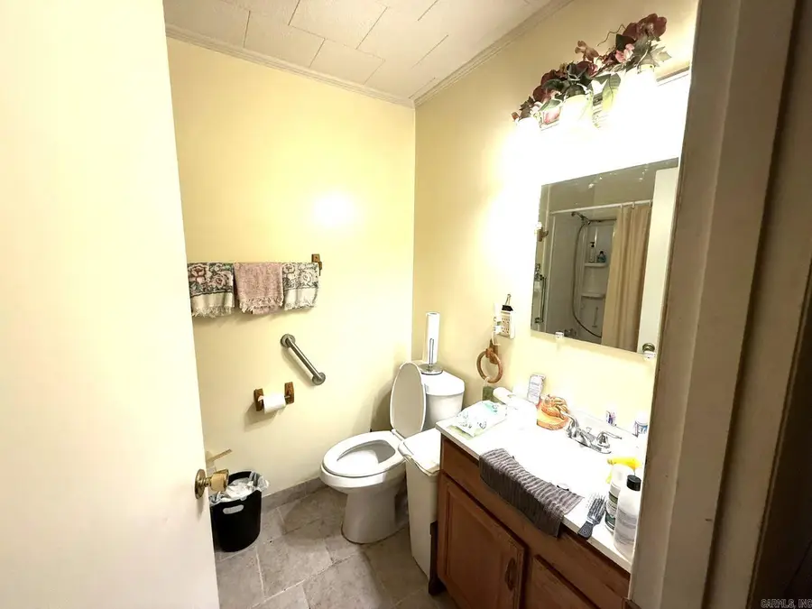 1602 E Main Street, Mountain View, AR 72560 - #2