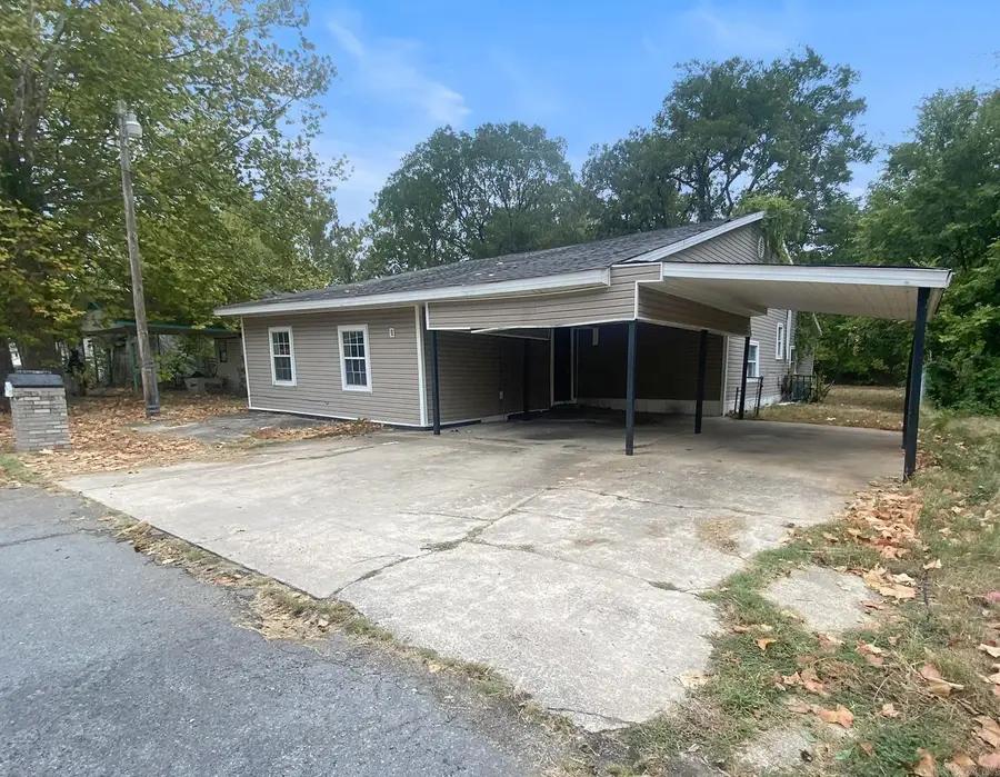 1007 S Holly Street, Pine Bluff, AR 71603 - #2