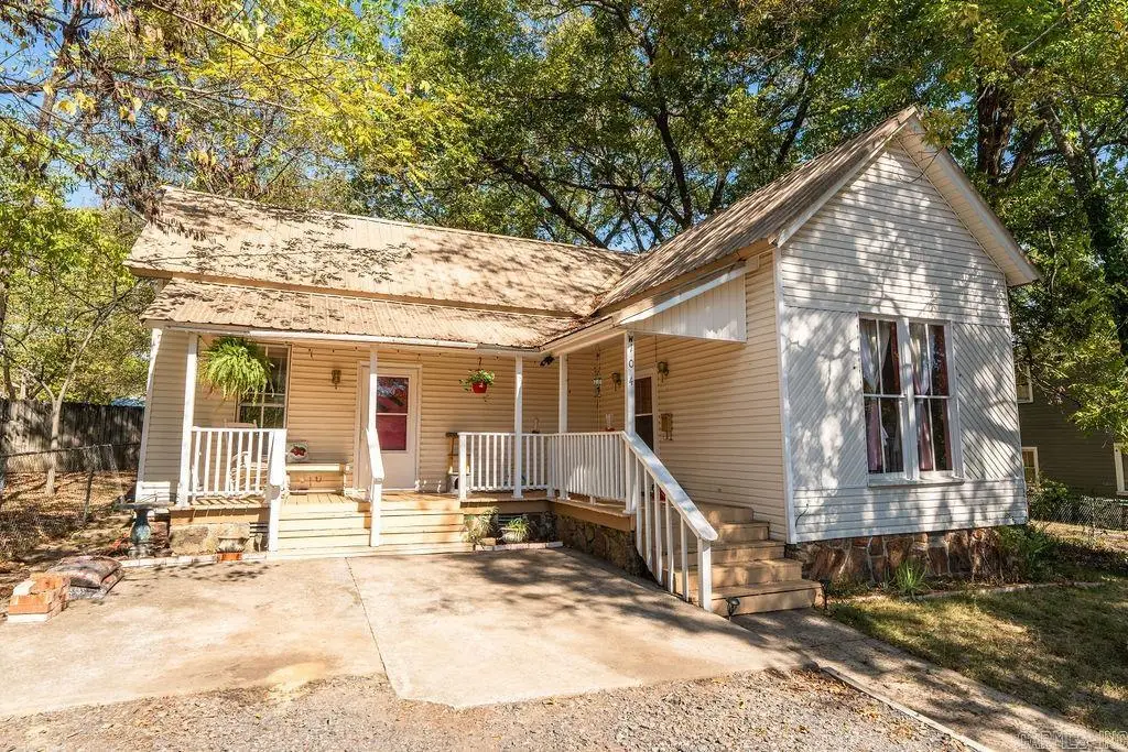 104 W Spring Street, Heber Springs, AR 72543 - #1