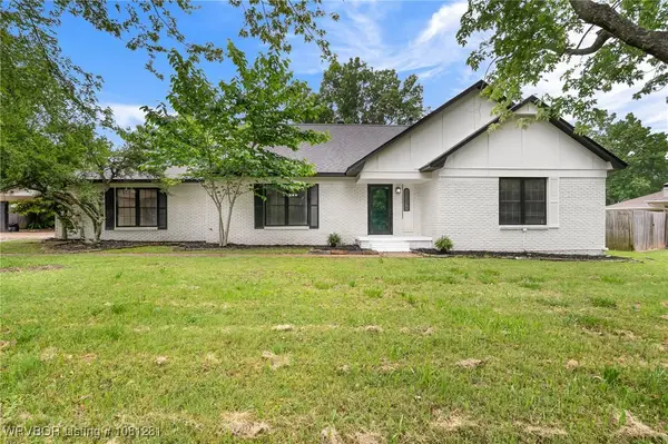 8901 Royal Ridge Drive, Fort Smith, AR 72903