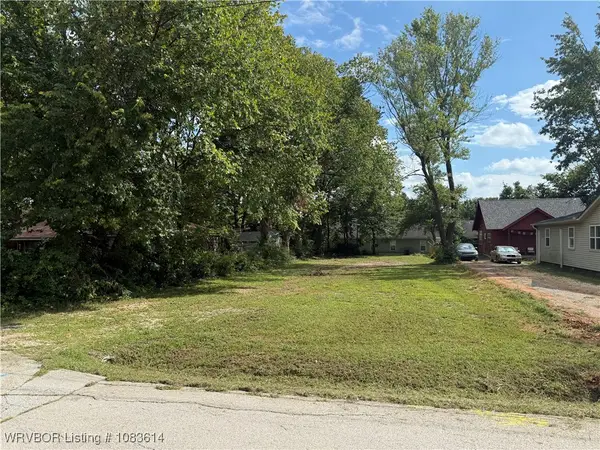 561 Mcclinton Street, Fayetteville, AR 72701