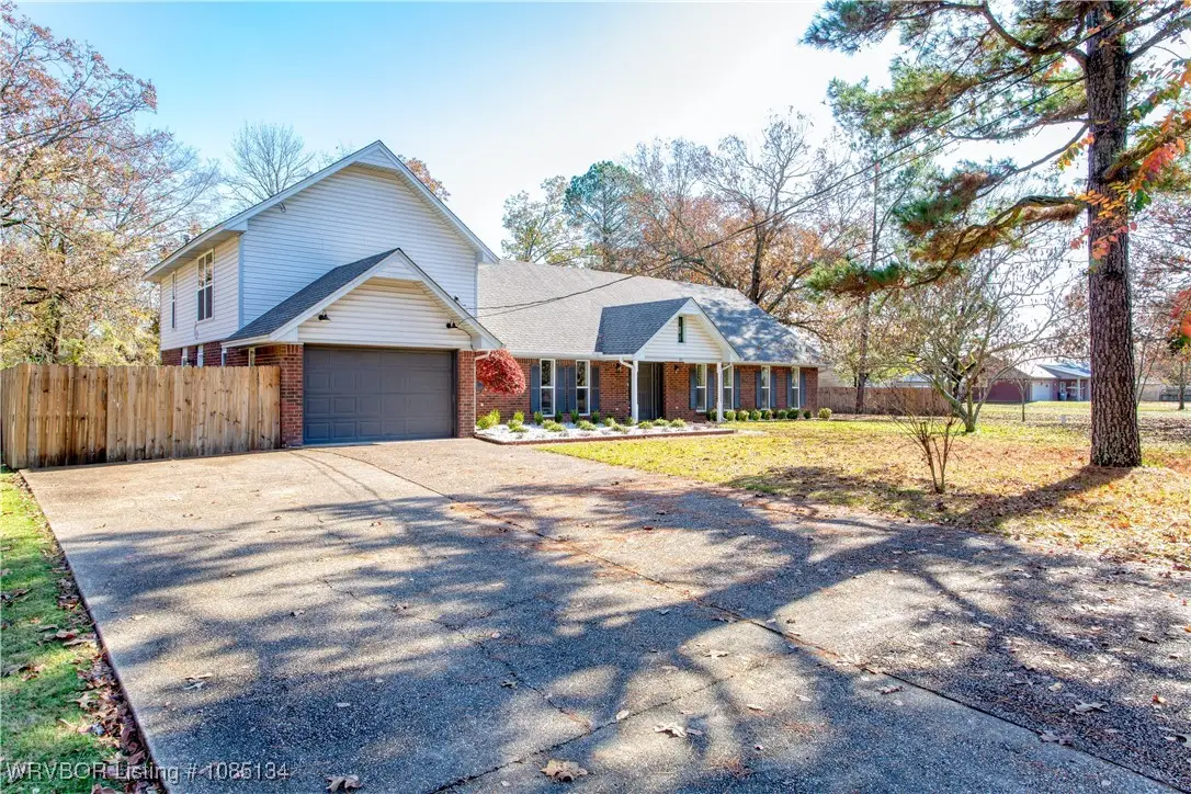 910 S Adams Street, Lavaca, AR 72941 - Image #1