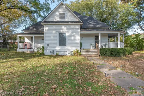 122 E College Street, Ozark, AR 72949