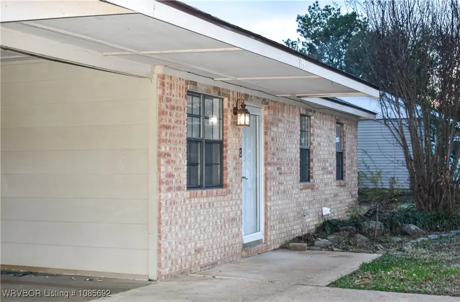 109 W Howard Street, Roland, OK 74954 - Image #3