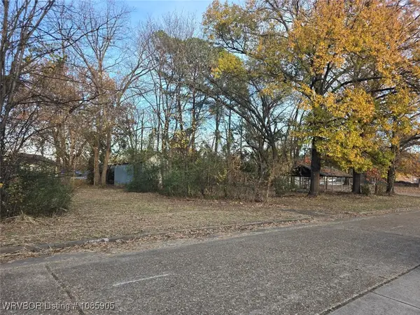 319 S 9th Street, Van Buren, AR 72956