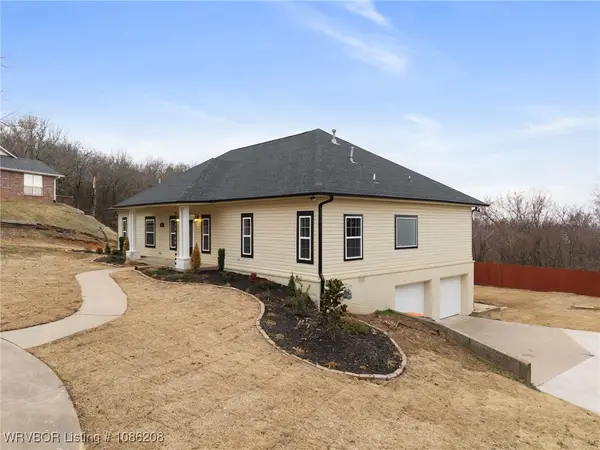 1401 Azure Hills Drive, Van Buren, AR 72956