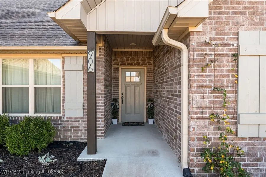 906 Mourning Dove Way, Barling, AR 72923 - Image #2