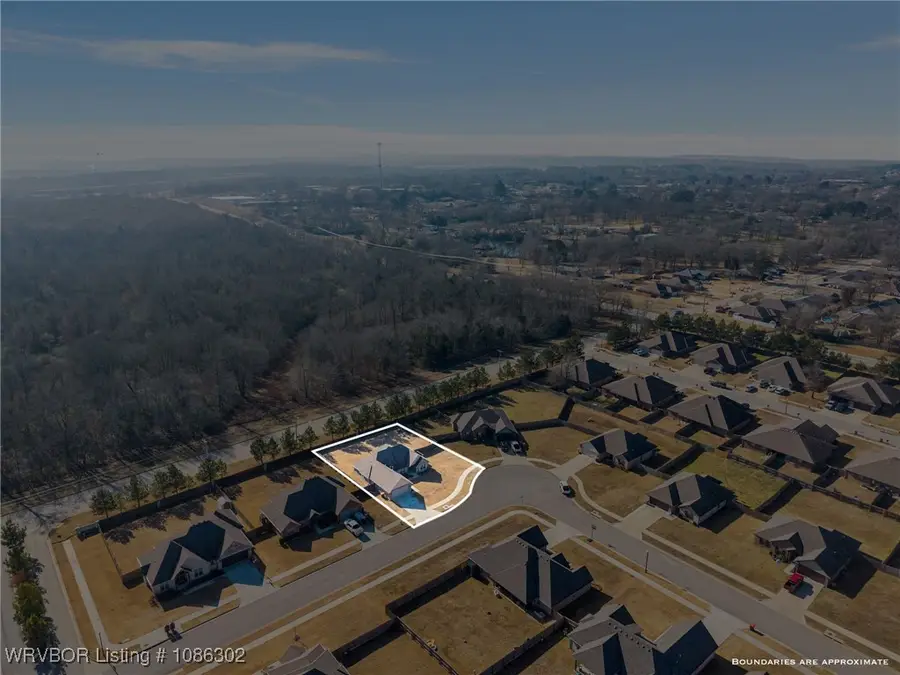 906 Mourning Dove Way, Barling, AR 72923 - Image #3