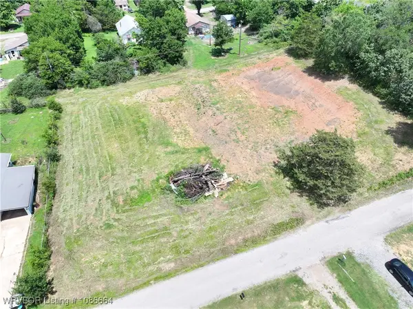 805 Leflore Avenue, Poteau, OK 74953