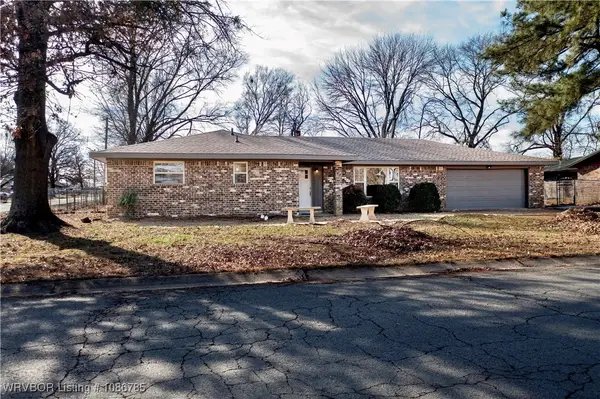 922 E Hazel, Sallisaw, OK 74955