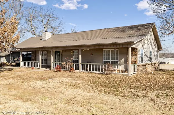 647 Sixhalf Mile Road, Paris, AR 72855