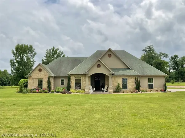 3414 Bugscuffle Road, Lavaca, AR 72941