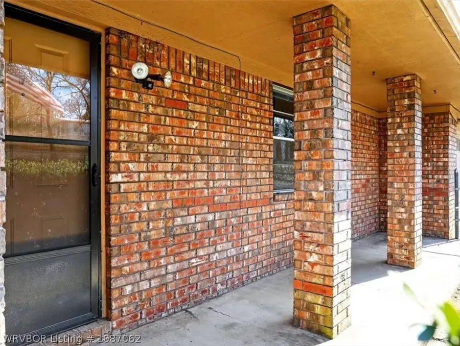 901 Reynolds Avenue, Poteau, OK 74953 - #3