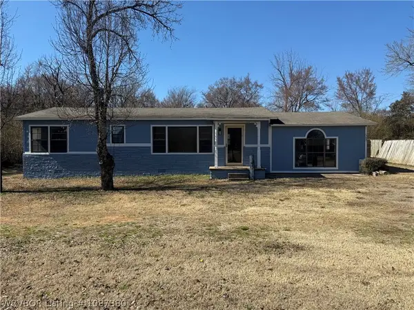1209 N 3rd Street, Ozark, AR 72949