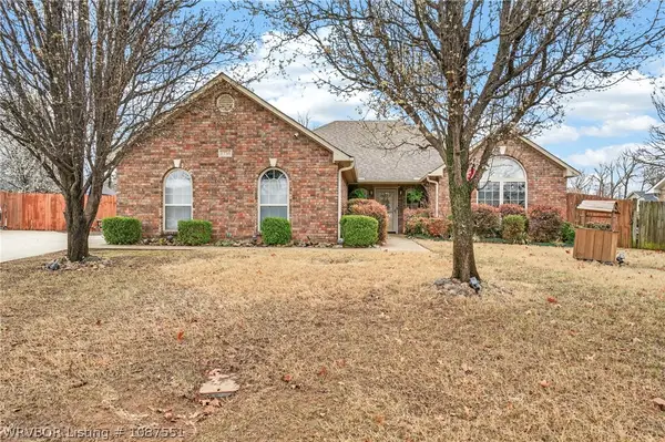 1736 Red Oak Circle, Van Buren, AR 72956