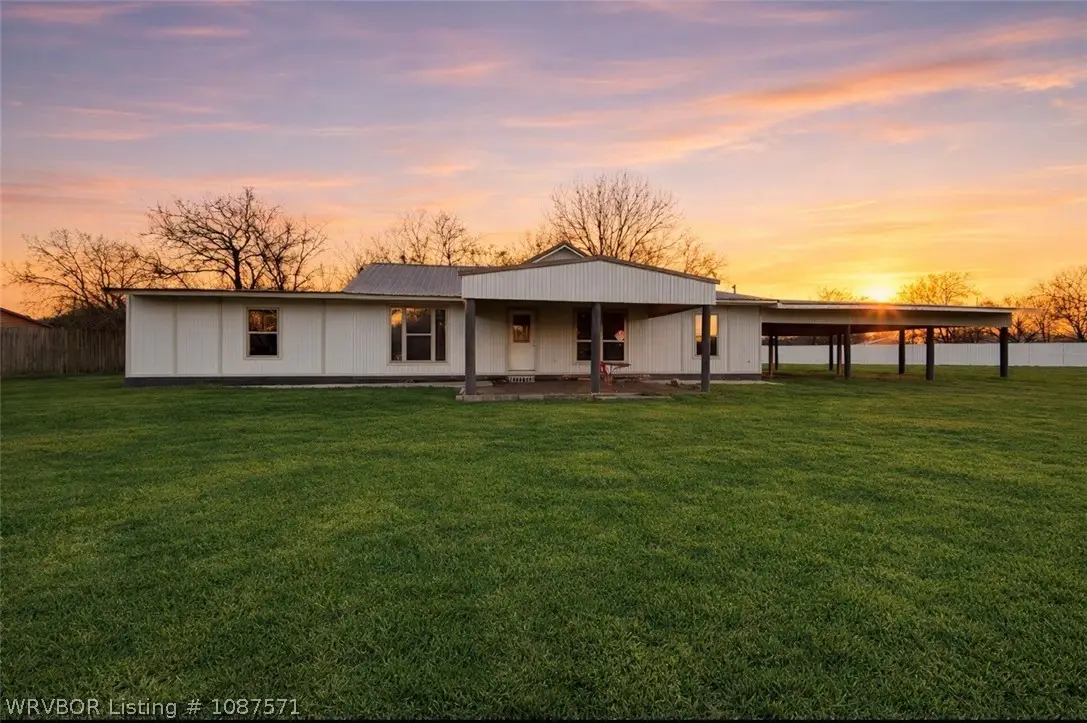 502 W Creek Avenue, Sallisaw, OK 74955 - #1