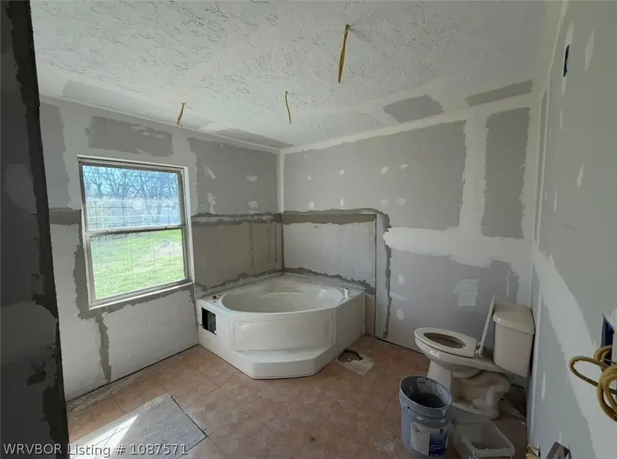 502 W Creek Avenue, Sallisaw, OK 74955 - #3