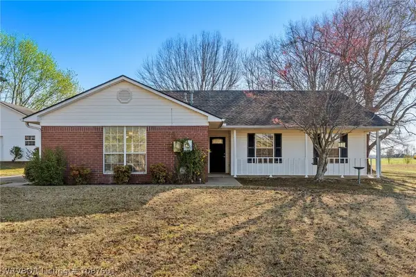 2108 N River Road, Lavaca, AR 72941