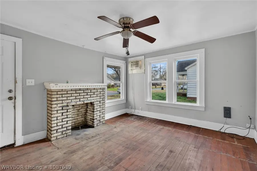 706 E Short Mountain Street, Paris, AR 72855 - #2