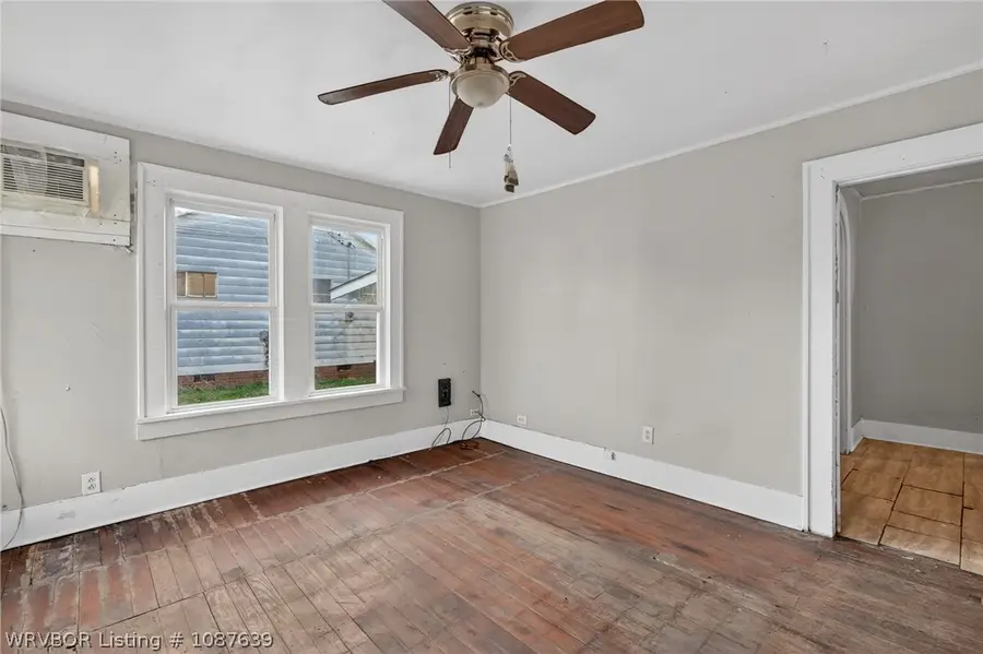 706 E Short Mountain Street, Paris, AR 72855 - #3