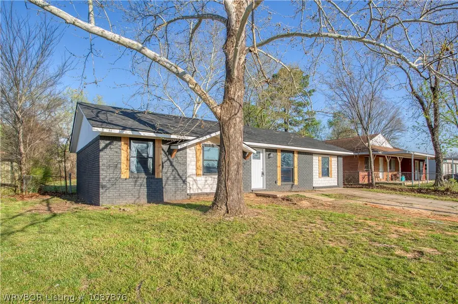 105 S 42nd Street, Van Buren, AR 72956 - #3