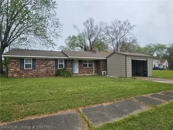 611 Academy Street, Paris, AR 72855