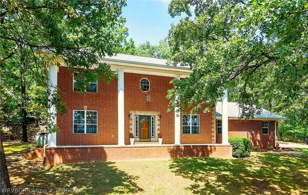 904 River Overlook Loop, Van Buren, AR 72956