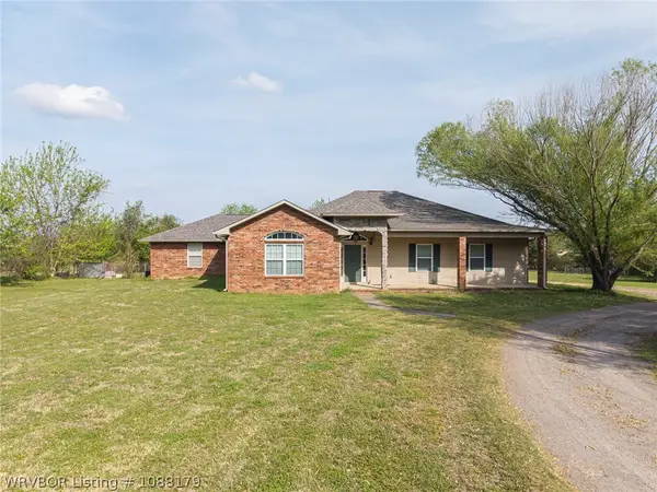 2614 N 253 Highway, Lavaca, AR 72941