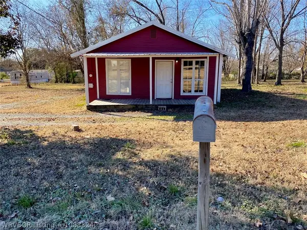 705 Louisiana Avenue, Panama, OK 74951