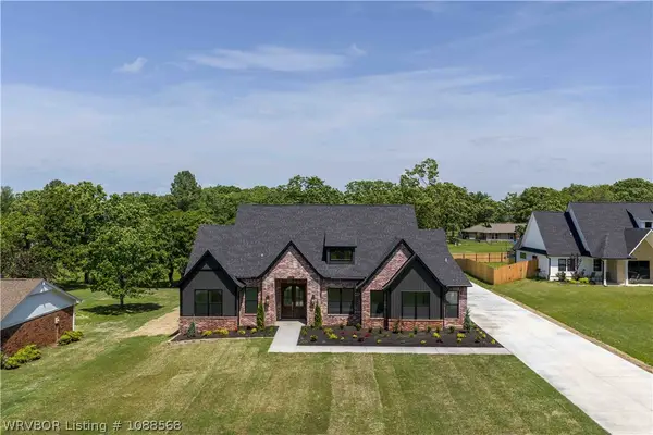 1905 Queensbury, Fort Smith, AR 72908