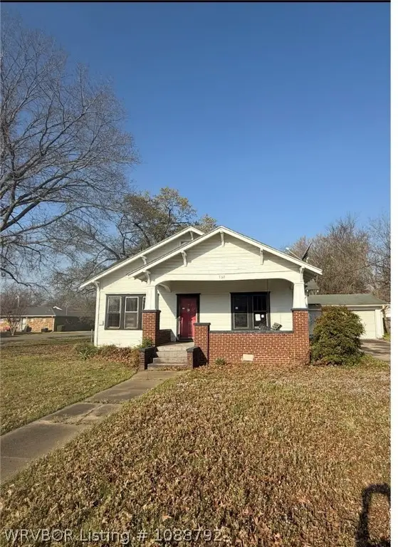 702 5th Street, Paris, AR 72855