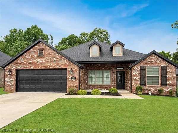 1593 N Quincy Avenue, Fayetteville, AR 72704