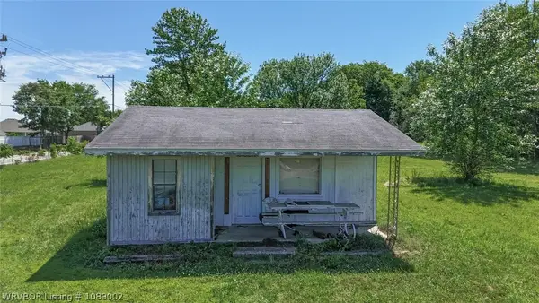 6 S River Road, Lavaca, AR 72941