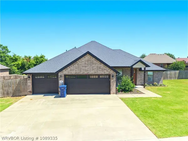 909 Carter Court, Siloam Springs, AR 72761