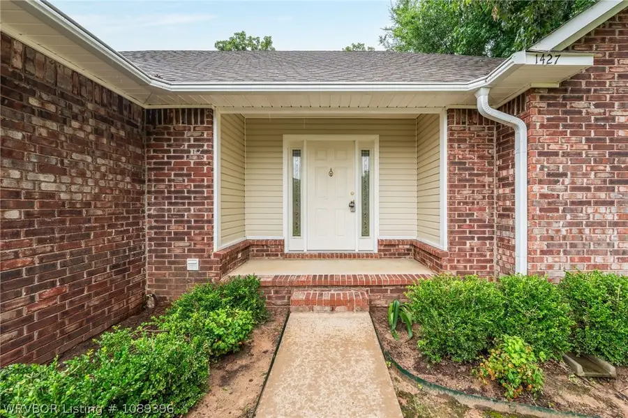 1427 Christopher Street, Lavaca, AR 72941 - #3