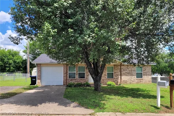 1214 Northwoods Drive, Alma, AR 72921