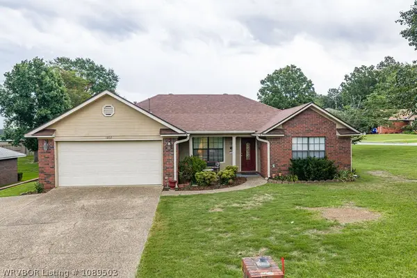 1602 Hunter Hill Drive, Van Buren, AR 72956