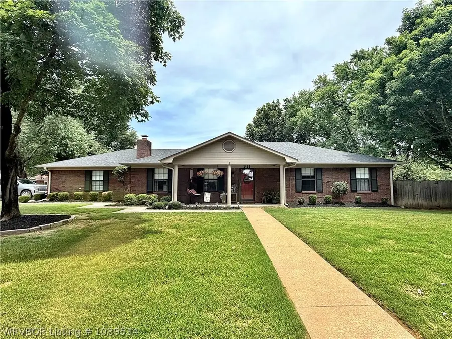 911 E Hazel Street, Sallisaw, OK 74955 - #2