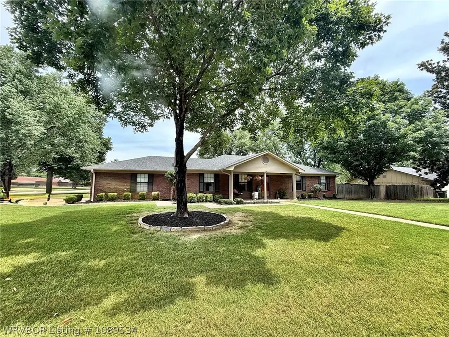 911 E Hazel Street, Sallisaw, OK 74955 - #3
