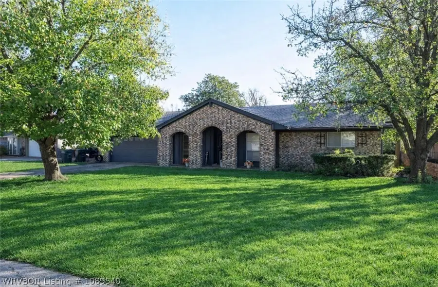 301 S Fryar Drive, Sallisaw, OK 74955 - #3