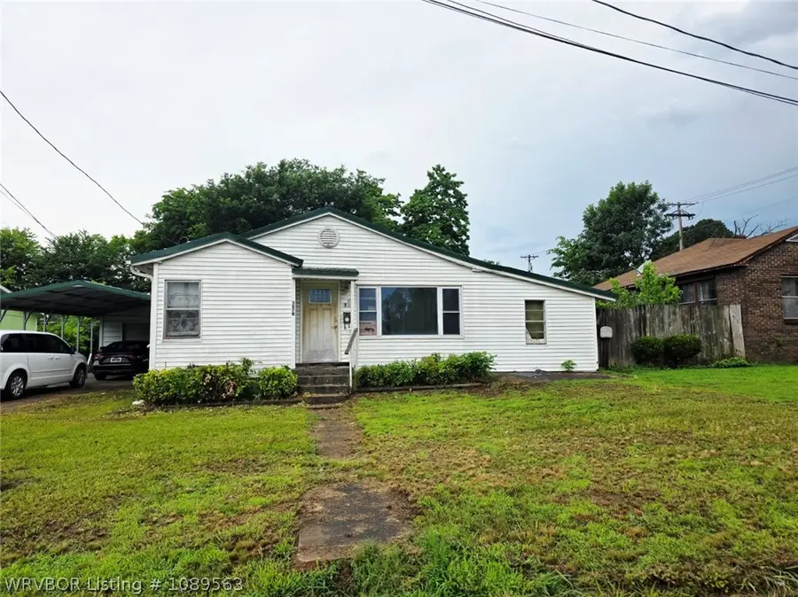 107 N Montgomery Street, Clarksville, AR 72830 - #2