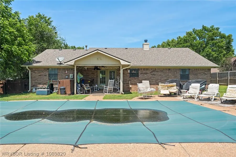 2704 E Phillips Avenue, Sallisaw, OK 74955 - #3
