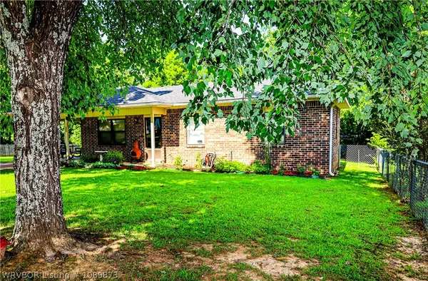 300 N 4th Street, Lavaca, AR 72941
