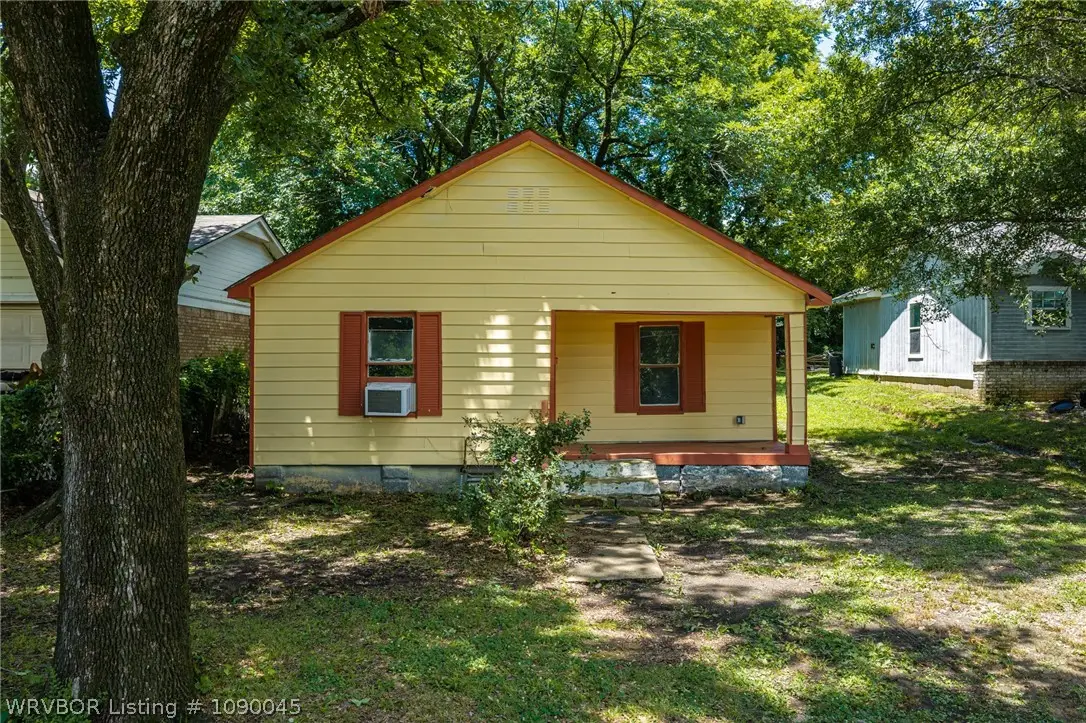 421 N 16th Street, Van Buren, AR 72956 - #1