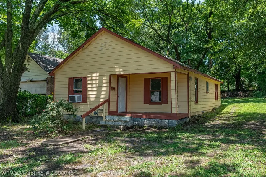 421 N 16th Street, Van Buren, AR 72956 - #3