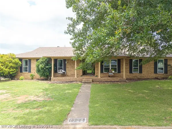 1500 N 13th Street, Van Buren, AR 72956