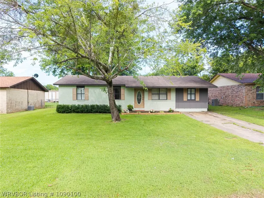 310 Grove Avenue, Poteau, OK 74953 - #2